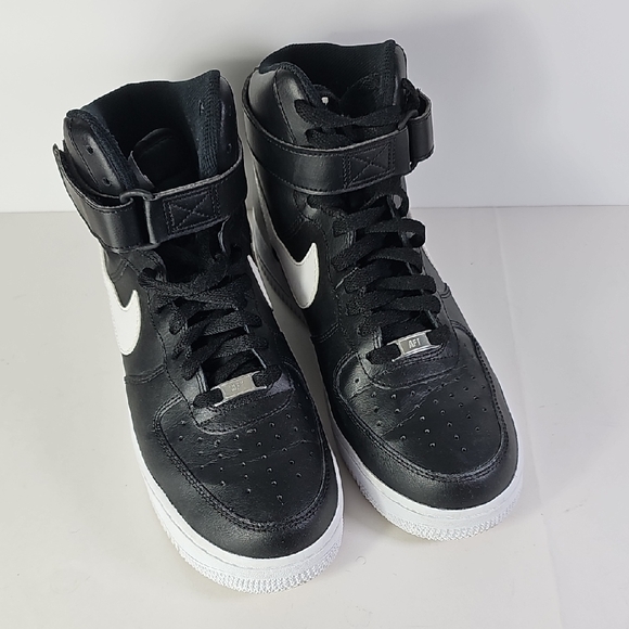 Nike Other - Nike Black and White High-Top Sneakers Size 9.5